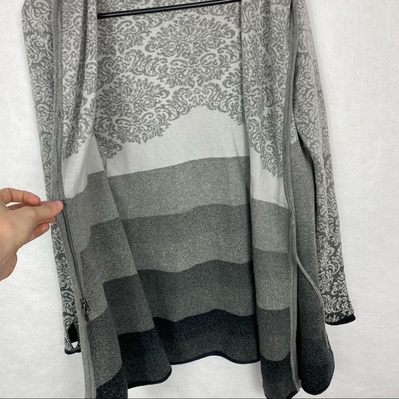 Athleta Gray and White Patterned Hooded Sweater - Picture 6 of 9